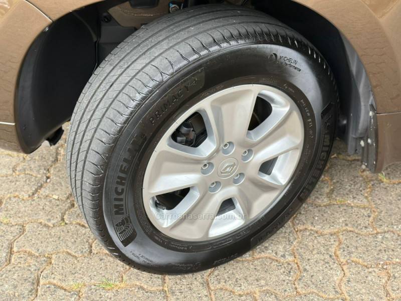 RENAULT - DUSTER - 2015/2016 - Marrom - R$ 66.900,00