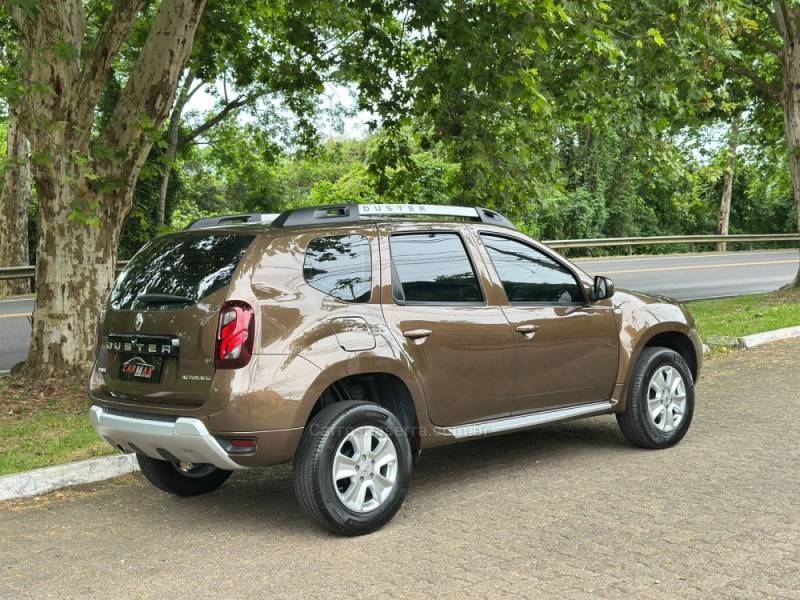 RENAULT - DUSTER - 2015/2016 - Marrom - R$ 66.900,00