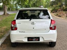 TOYOTA - ETIOS - 2019/2020 - Branca - R$ 72.900,00