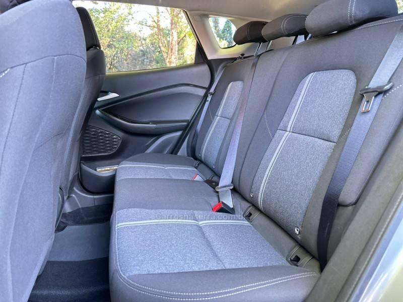 CHEVROLET - TRACKER - 2023/2024 - Prata - R$ 104.900,00