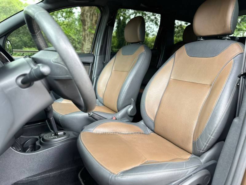 RENAULT - DUSTER - 2015/2016 - Marrom - R$ 66.900,00