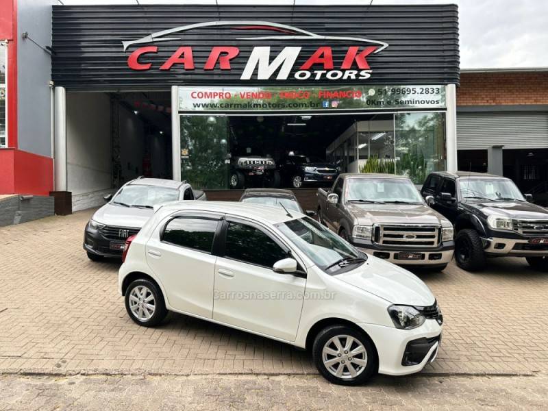 TOYOTA - ETIOS - 2019/2020 - Branca - R$ 72.900,00