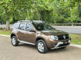 RENAULT - DUSTER - 2015/2016 - Marrom - R$ 66.900,00
