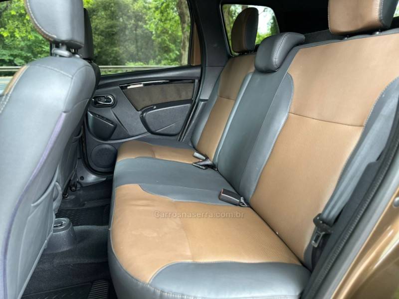 RENAULT - DUSTER - 2015/2016 - Marrom - R$ 66.900,00
