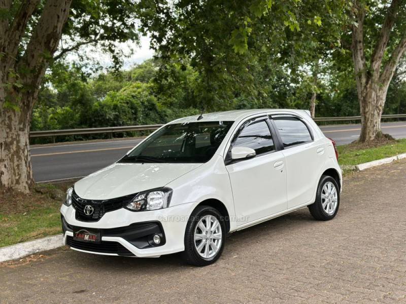 TOYOTA - ETIOS - 2019/2020 - Branca - R$ 72.900,00