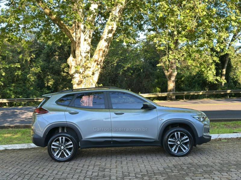 CHEVROLET - TRACKER - 2023/2024 - Prata - R$ 104.900,00