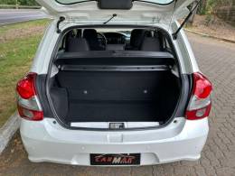 TOYOTA - ETIOS - 2019/2020 - Branca - R$ 72.900,00