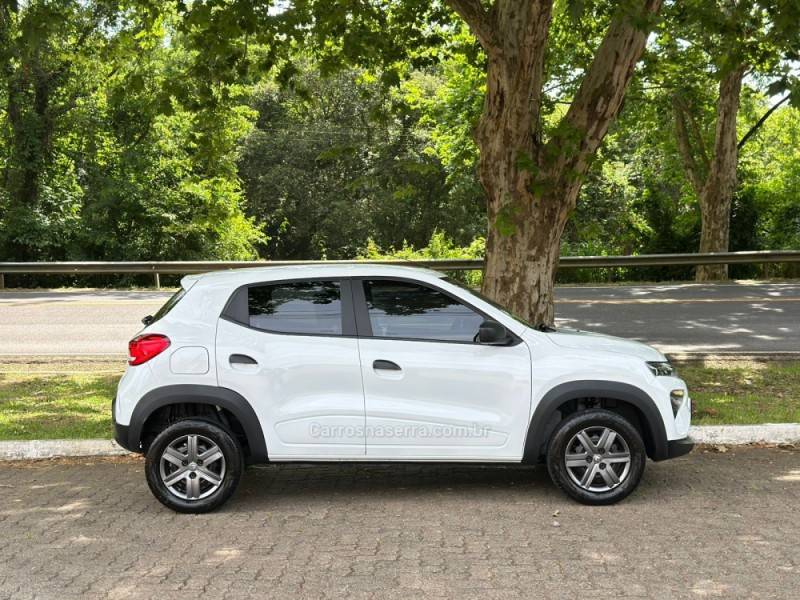 RENAULT - KWID - 2023/2024 - Branca - R$ 57.900,00