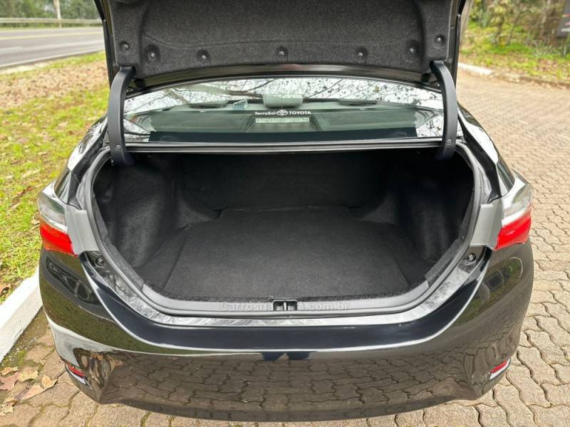 TOYOTA - COROLLA - 2017/2018 - Preta - R$ 92.900,00