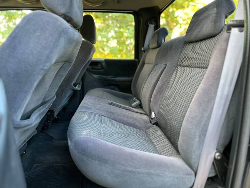 FORD - RANGER - 2010/2011 - Preta - R$ 96.900,00