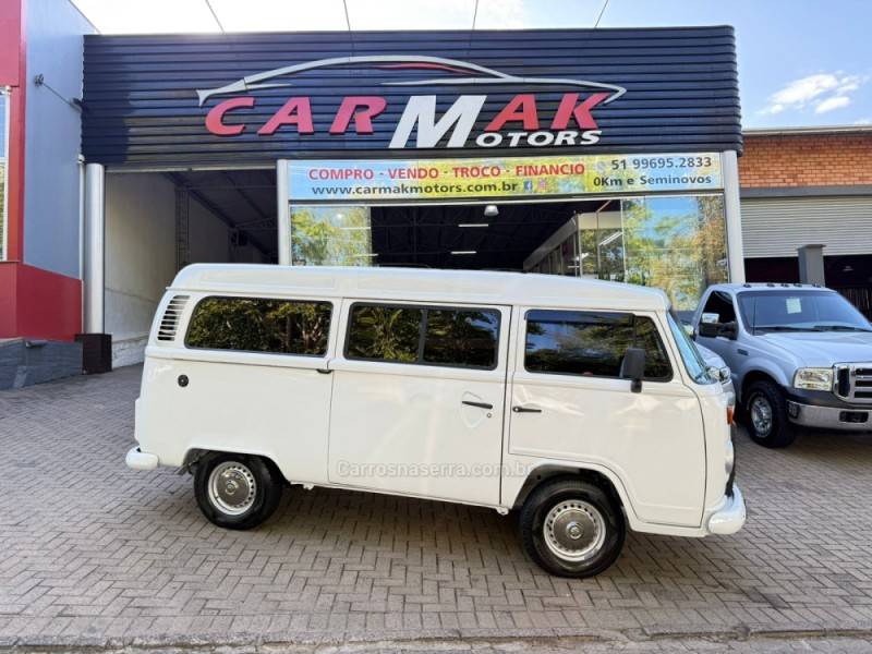 VOLKSWAGEN - KOMBI - 2013/2014 - Branca - R$ 68.900,00
