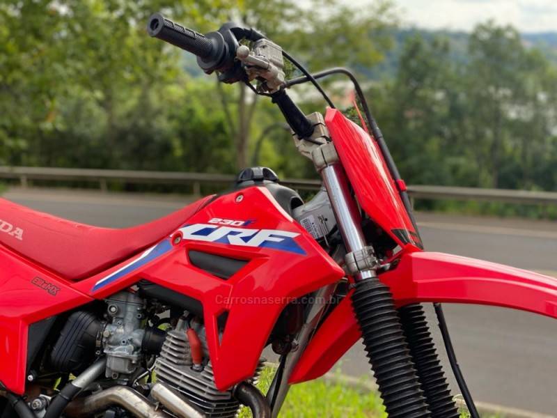 HONDA - CRF 230F - 2016/2017 - Vermelha - R$ 17.900,00