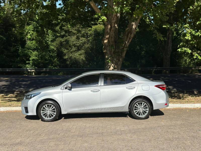 TOYOTA - COROLLA - 2016/2017 - Prata - R$ 94.900,00