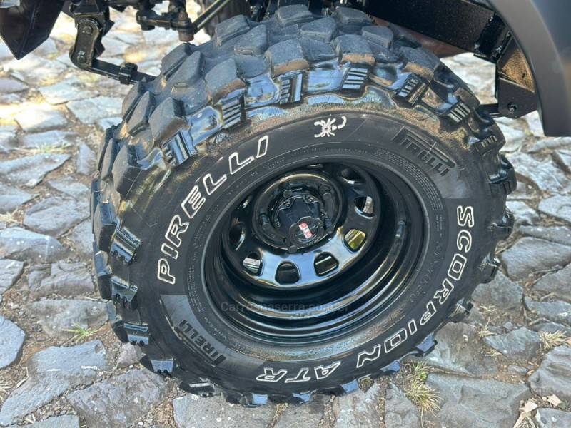 SUZUKI - SAMURAI - 1993/1993 - Cinza - R$ 79.900,00