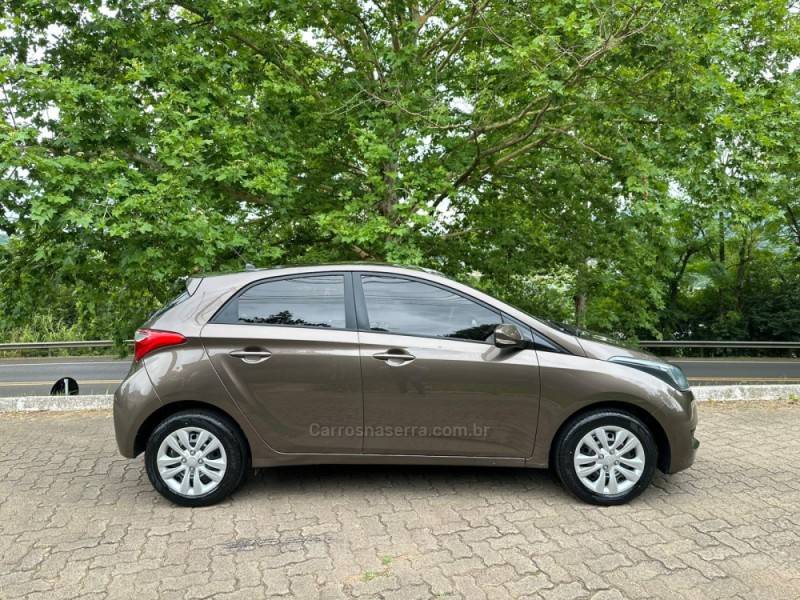 HYUNDAI - HB20 - 2015/2016 - Marrom - R$ 49.900,00