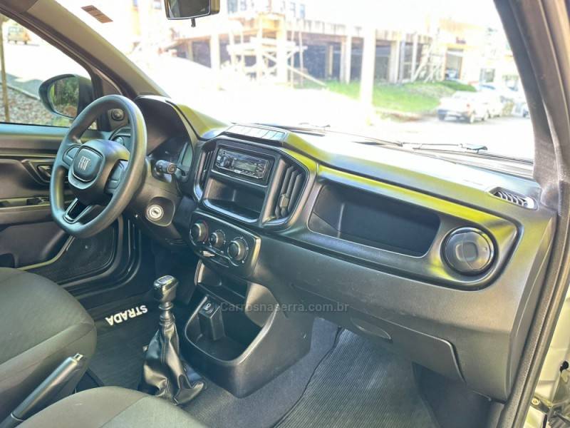 FIAT - STRADA - 2023/2024 - Prata - R$ 83.900,00