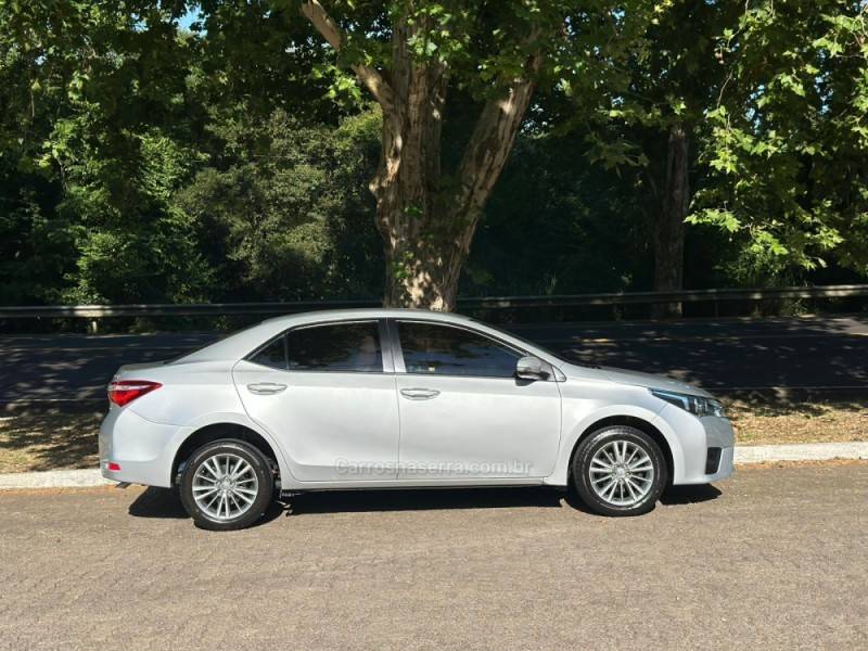 TOYOTA - COROLLA - 2016/2017 - Prata - R$ 94.900,00