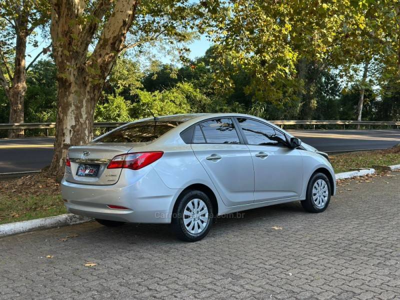 HYUNDAI - HB20S - 2014/2014 - Prata - R$ 57.900,00