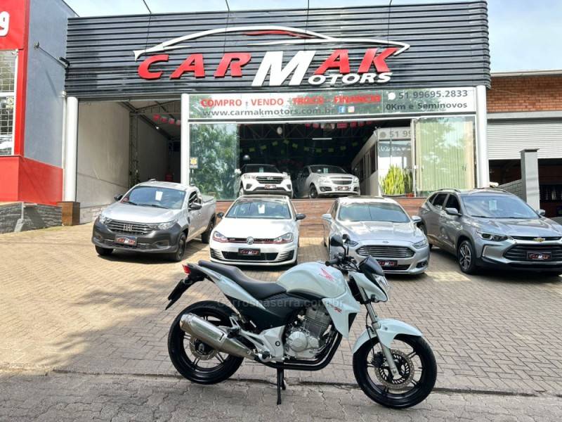 HONDA - CB 300R - 2014/2014 - Branca - R$ 16.900,00