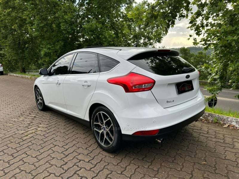 FORD - FOCUS - 2019/2019 - Branca - R$ 79.900,00