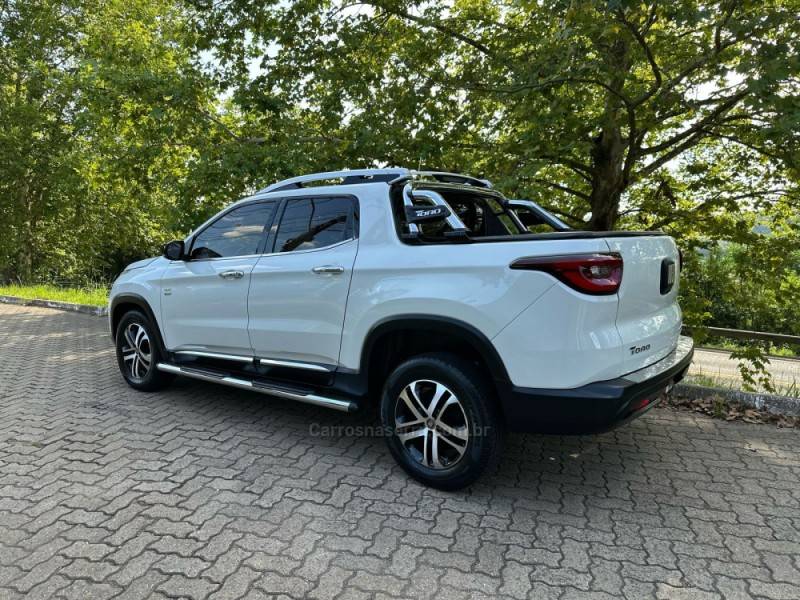 FIAT - TORO - 2017/2017 - Branca - R$ 99.900,00