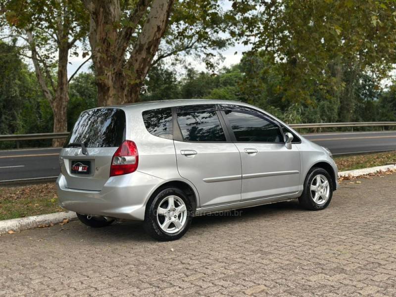 HONDA - FIT - 2007/2008 - Prata - R$ 35.900,00