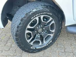 TOYOTA - HILUX - 2021/2021 - Branca - R$ 227.900,00