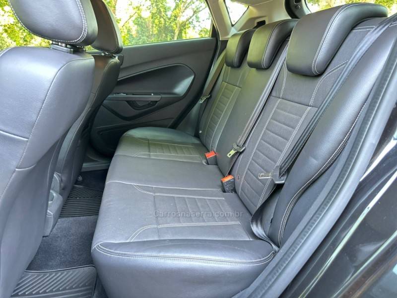 FORD - FIESTA - 2016/2017 - Preta - R$ 59.900,00