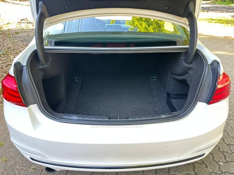 BMW - 320I - 2016/2017 - Branca - R$ 125.900,00