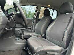 VOLKSWAGEN - FOX - 2010/2011 - Branca - R$ 38.900,00
