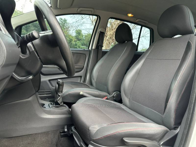 VOLKSWAGEN - FOX - 2010/2011 - Branca - R$ 38.900,00