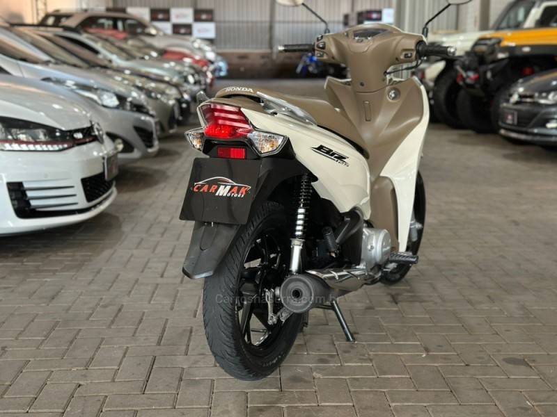 HONDA - BIZ 125 - 2022/2022 - Branca - R$ 15.900,00