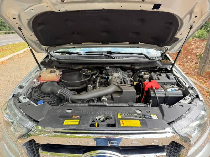 FORD - RANGER - 2017/2017 - Prata - R$ 125.900,00