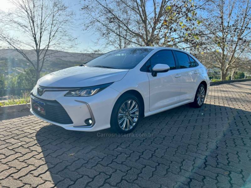 TOYOTA - COROLLA - 2023/2023 - Branca - R$ 142.900,00