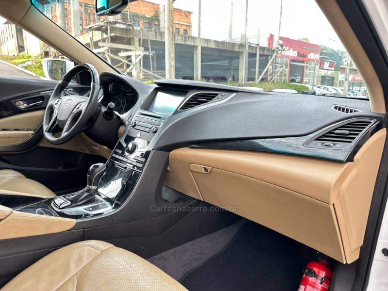 HYUNDAI - AZERA - 2014/2015 - Branca - R$ 99.900,00