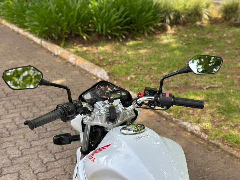 HONDA - CB 300R - 2014/2014 - Branca - R$ 16.900,00