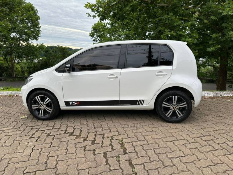 VOLKSWAGEN - UP - 2016/2017 - Branca - R$ 56.900,00