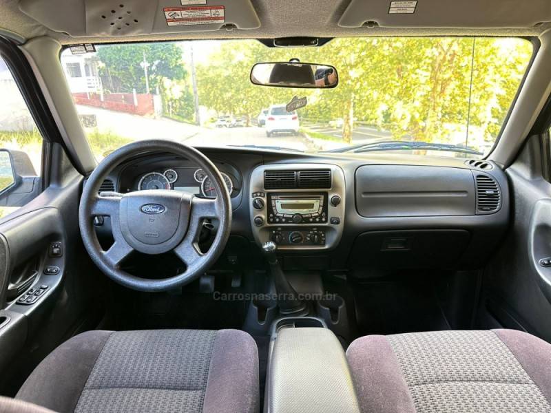 FORD - RANGER - 2010/2011 - Preta - R$ 96.900,00
