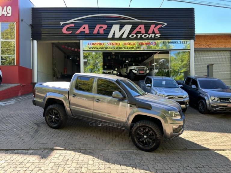 VOLKSWAGEN - AMAROK - 2017/2017 - Cinza - R$ 135.900,00