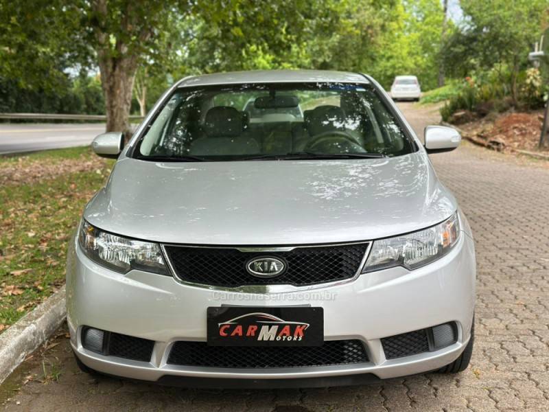 KIA MOTORS - CERATO - 2010/2011 - Prata - R$ 49.900,00
