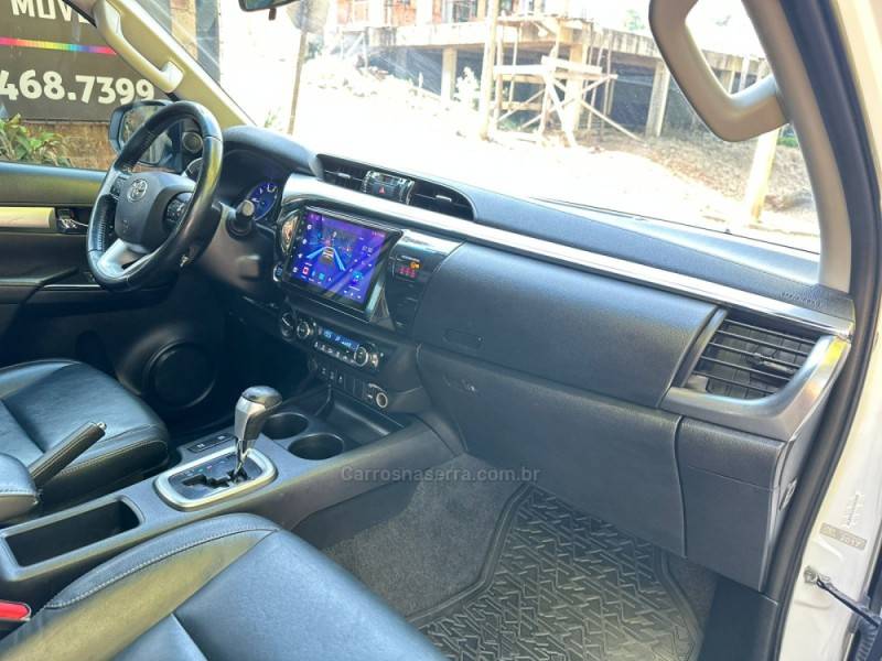 TOYOTA - HILUX - 2017/2018 - Branca - R$ 175.000,00