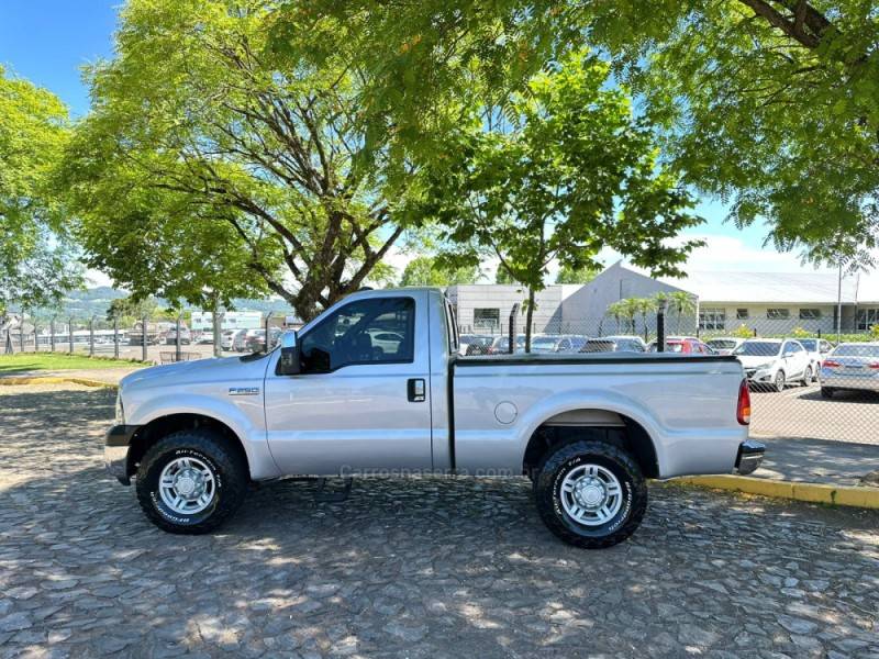 FORD - F-250 - 2010/2010 - Prata - R$ 169.900,00