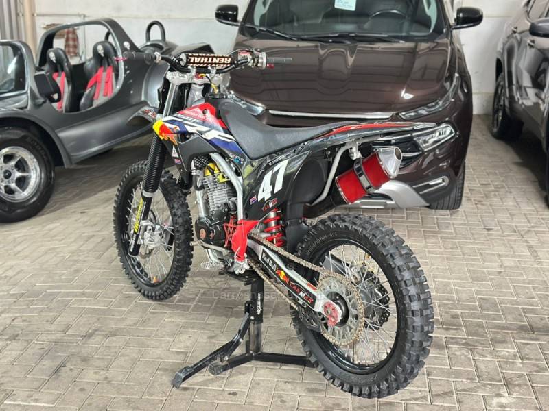 HONDA - CRF 250F - 2020/2020 - Preta - R$ 35.900,00