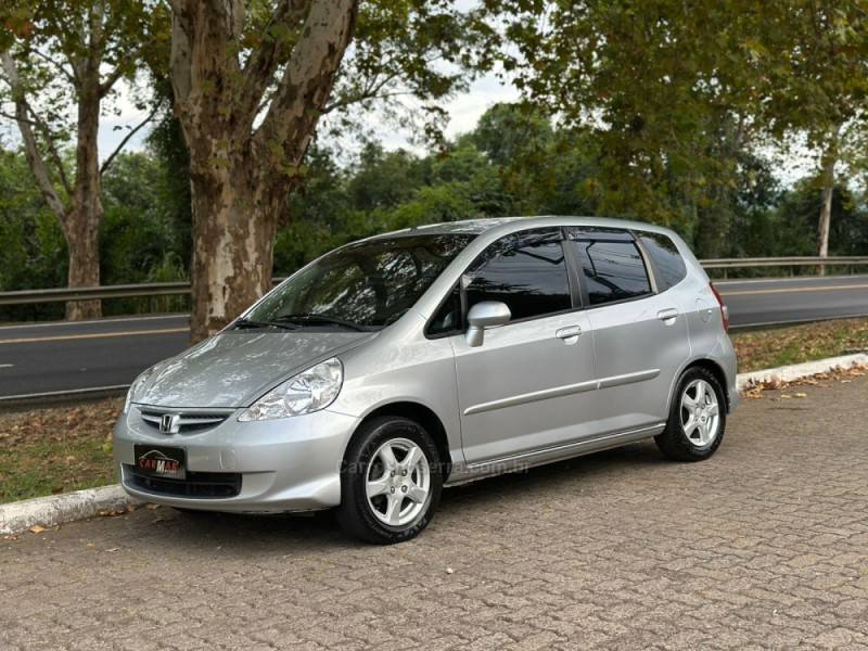 HONDA - FIT - 2007/2008 - Prata - R$ 35.900,00