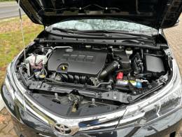 TOYOTA - COROLLA - 2017/2018 - Preta - R$ 92.900,00