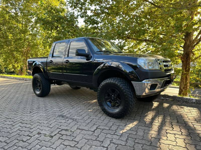 FORD - RANGER - 2010/2011 - Preta - R$ 96.900,00