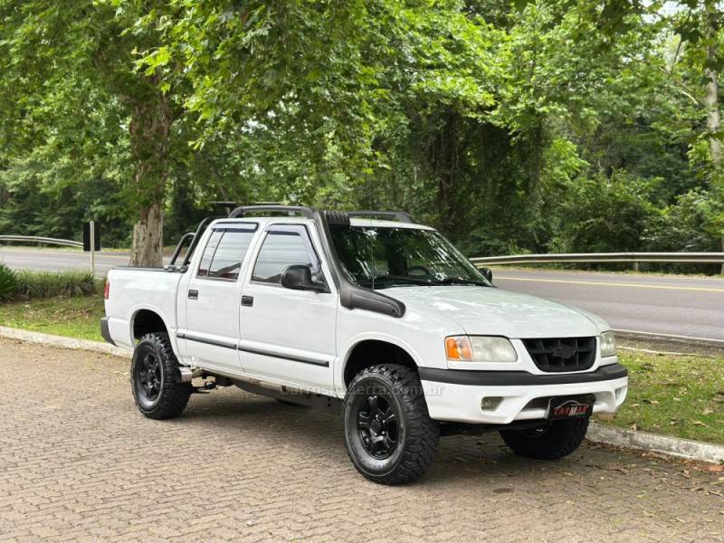 CHEVROLET - S10 - 2000/2000 - Branca - R$ 65.900,00