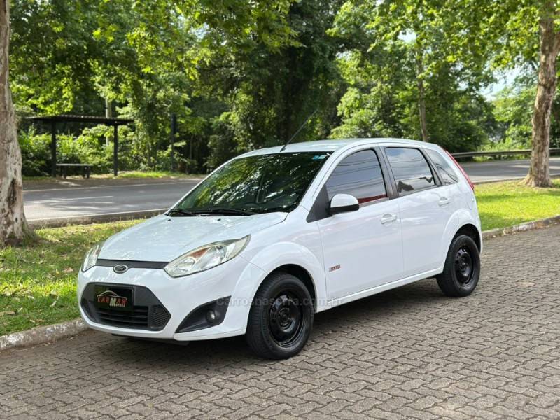 FORD - FIESTA - 2012/2013 - Branca - R$ 34.900,00