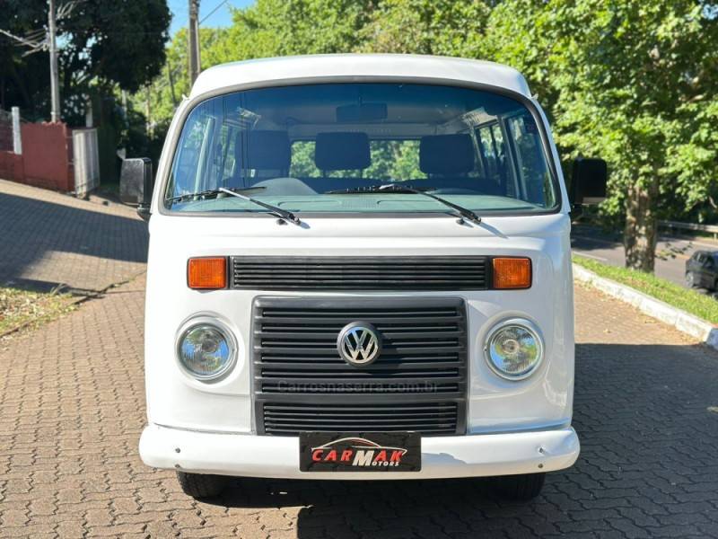 VOLKSWAGEN - KOMBI - 2013/2014 - Branca - R$ 67.900,00