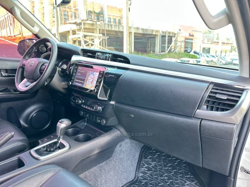 TOYOTA - HILUX - 2021/2021 - Branca - R$ 227.900,00